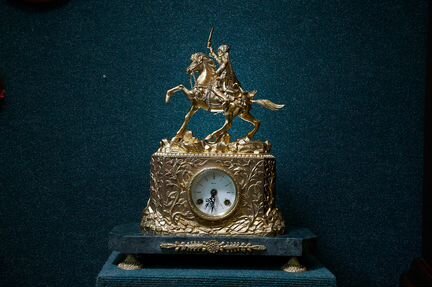 Каминные часы с боем от К.Мозер - Кавказский воин