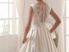 Свадебное платье с атласной юбкой