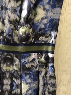 Приталенное платье Guess