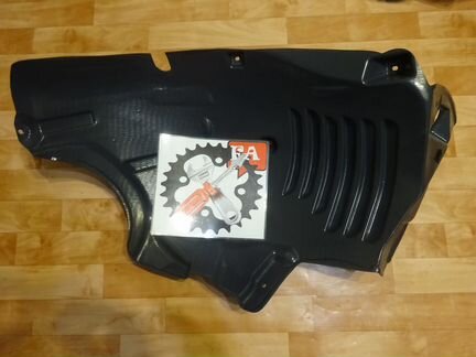 Подкрылок передний правый передн. часть W212