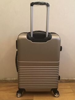 Чемодан пластик размер М