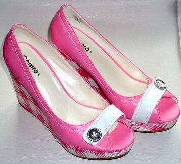 Розовые туфли на танкетке 37,5 новые