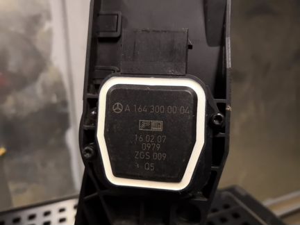 Педаль газа Mercedes GL164 A1643000004