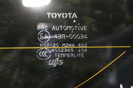 Стекло глухое- левое Toyota Land Cruiser 200