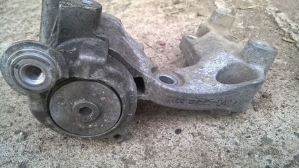 Кронштейн натяжителя ремня Lexus is