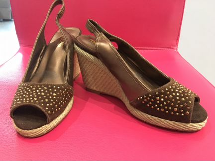 Босоножки новые