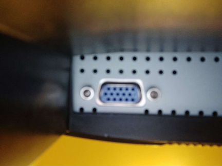 Монитор Samsung 710n