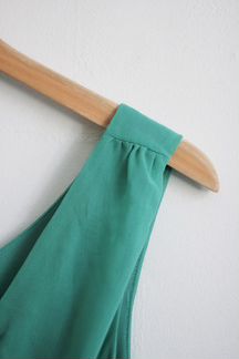 Платье мятного цвета Stradivarius M