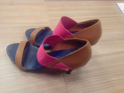 Босоножки United Nude