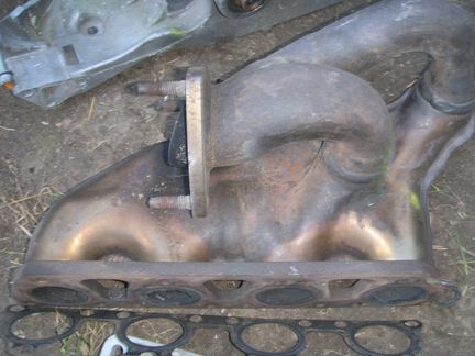 Коллектор выпускной 2.0л 130лс VW Passat b5 plus