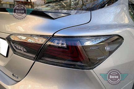 Задние фонари Toyota Camry XV70 прозрачное стекло