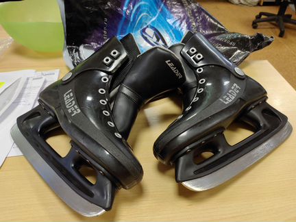 Коньки хоккейные