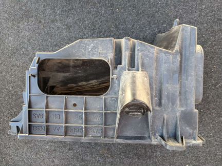 Корпус воздушного фильтра нижняя часть Jaguar XJ