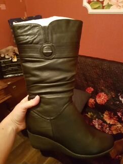 Продам новые зимние сапоги