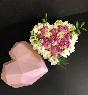 Цветы в коробках