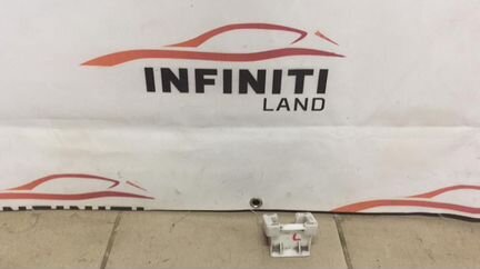 Крепёж форсунки омывателя Infiniti QX56 QX80 Z62