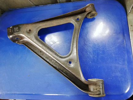 Рычаг задний нижний левый Туарег 7L