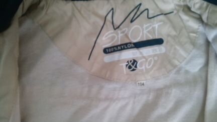 Ветровка с капюшоном