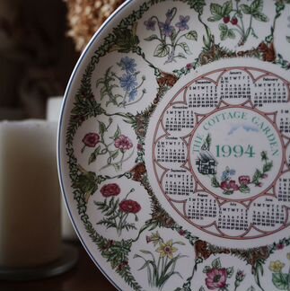 Wedgwood тарелка Календарь 1994 г. Сад, Англия