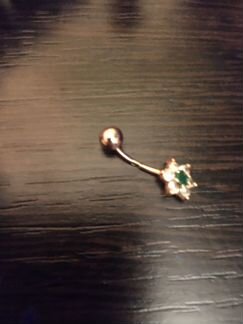 Пирсинг в пупок золотой