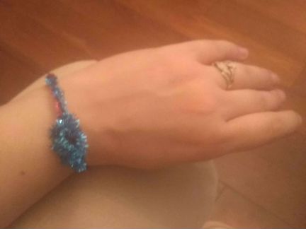 Браслет из блестящей проволки