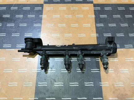 Топливная рампа с форсунками Шкода Октавиа 1U (2