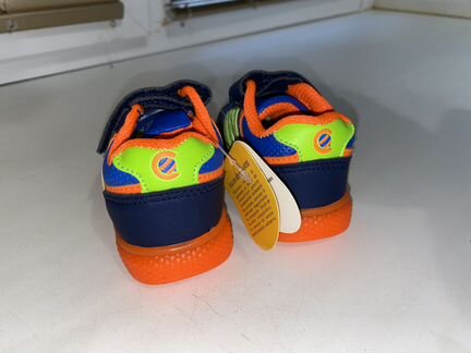 Детские кроссовки с подсветкой