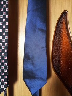 За два галстука фирменных